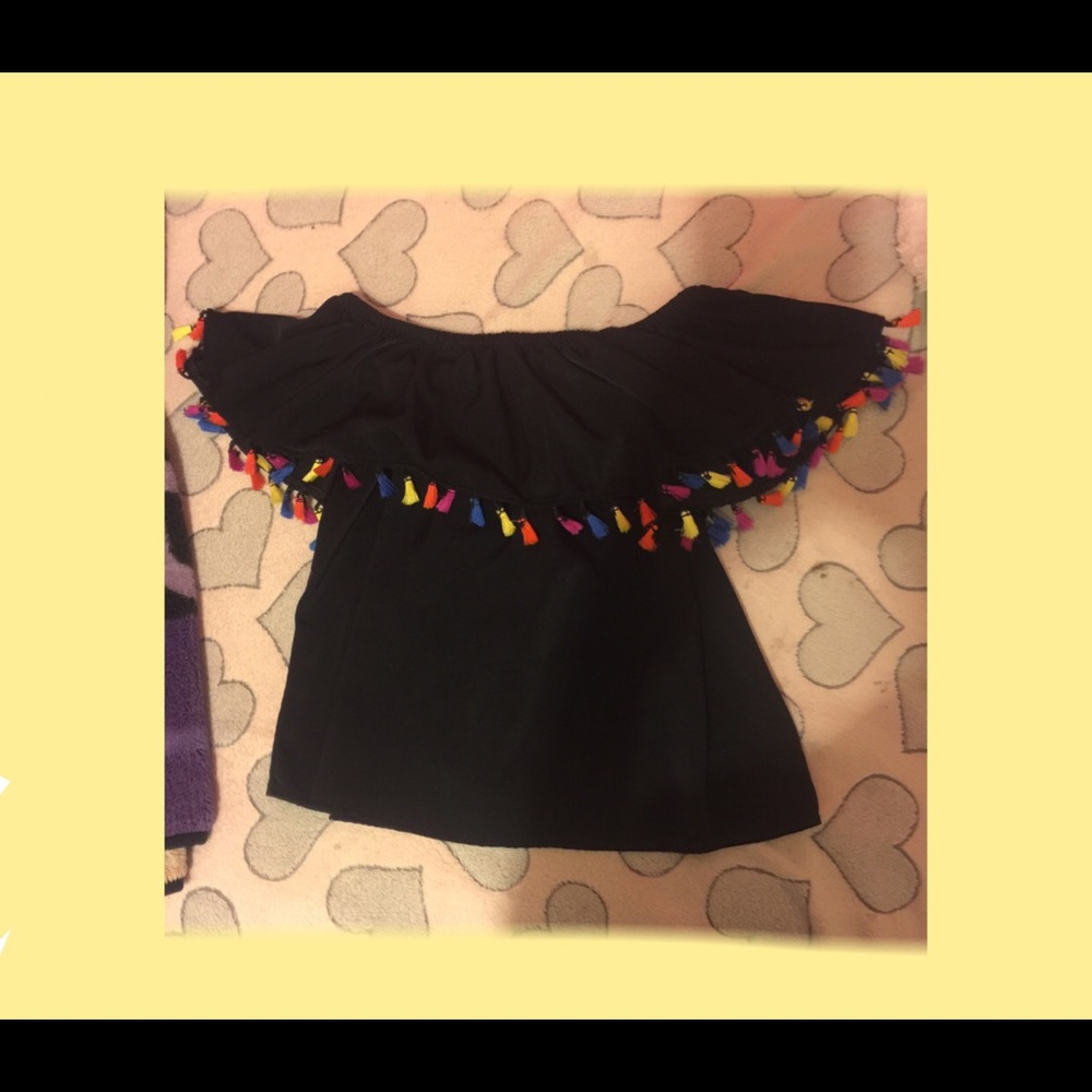 I am selling this black top for $4